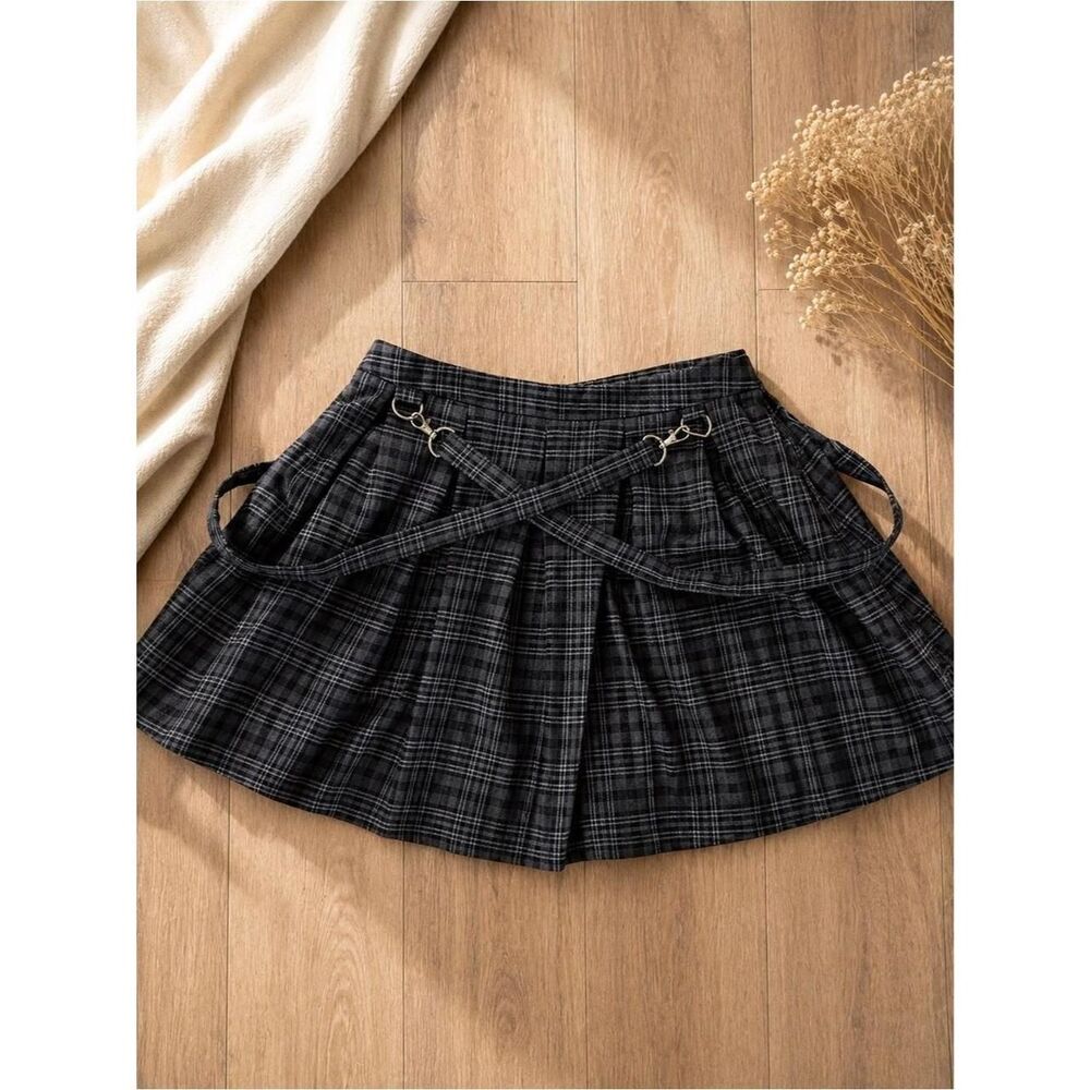 Hot Topic plaid mini skirt with detachable strap details